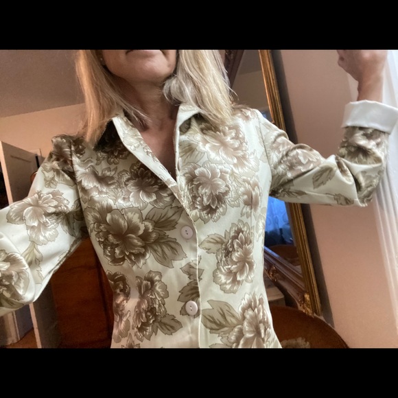 Flowered light weight coat , can be worn as a dress too! - Picture 3 of 5